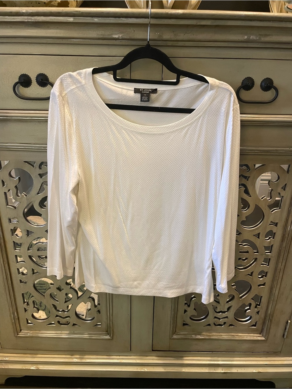 St. John Collection White Long-Sleeve Scoop Neck Top